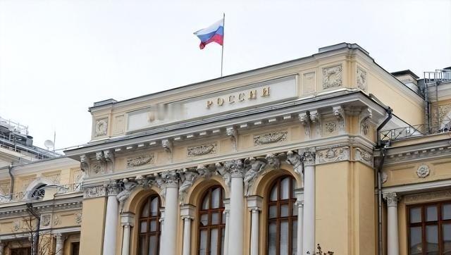 历史竟开了个玩笑：先倒下的不是乌克兰，而是百年中立的瑞士？瑞士长期坚持中立