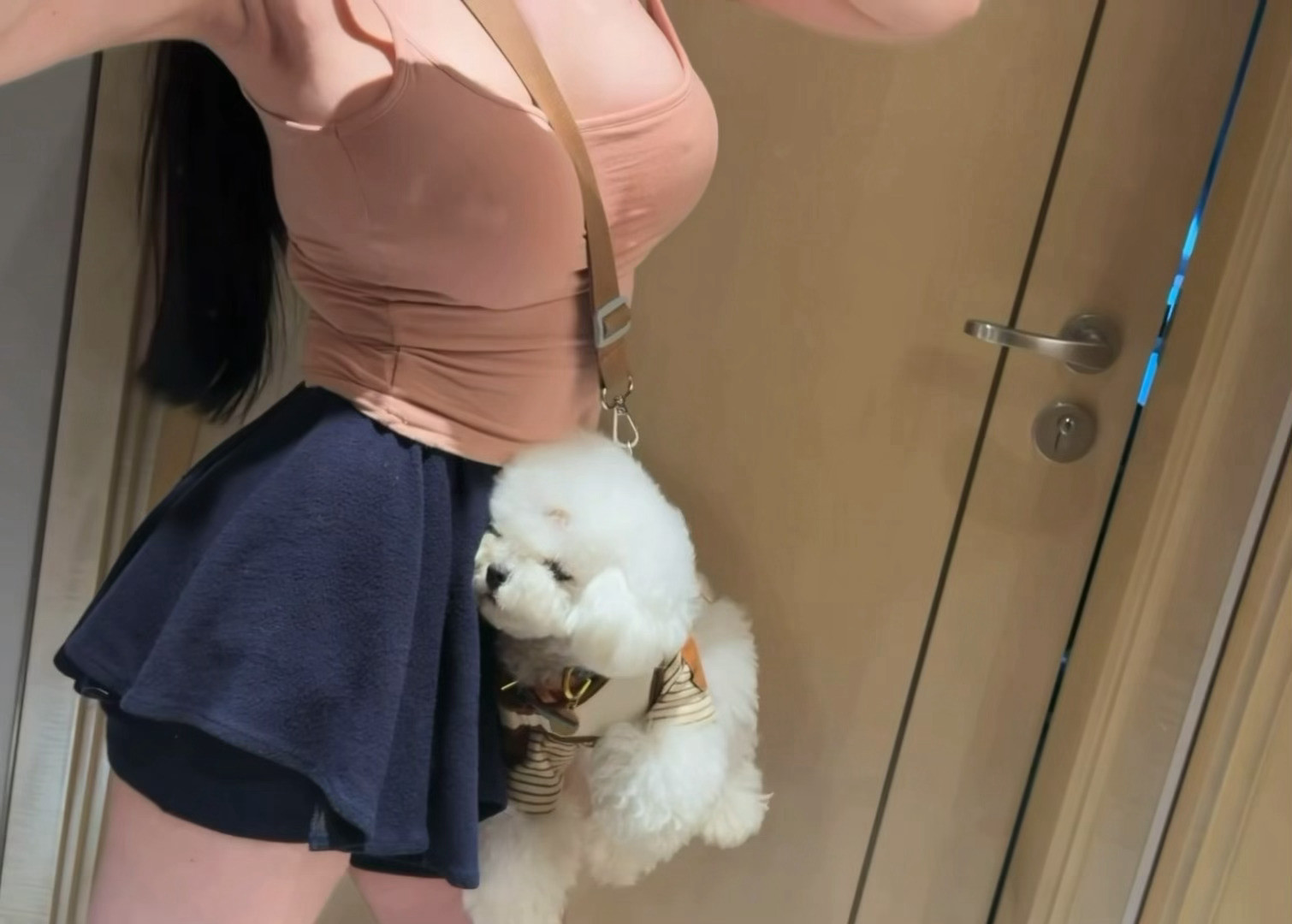 希望下次碰面，可以肆无忌惮粘着你一整天​​​[红脸笑]​​​