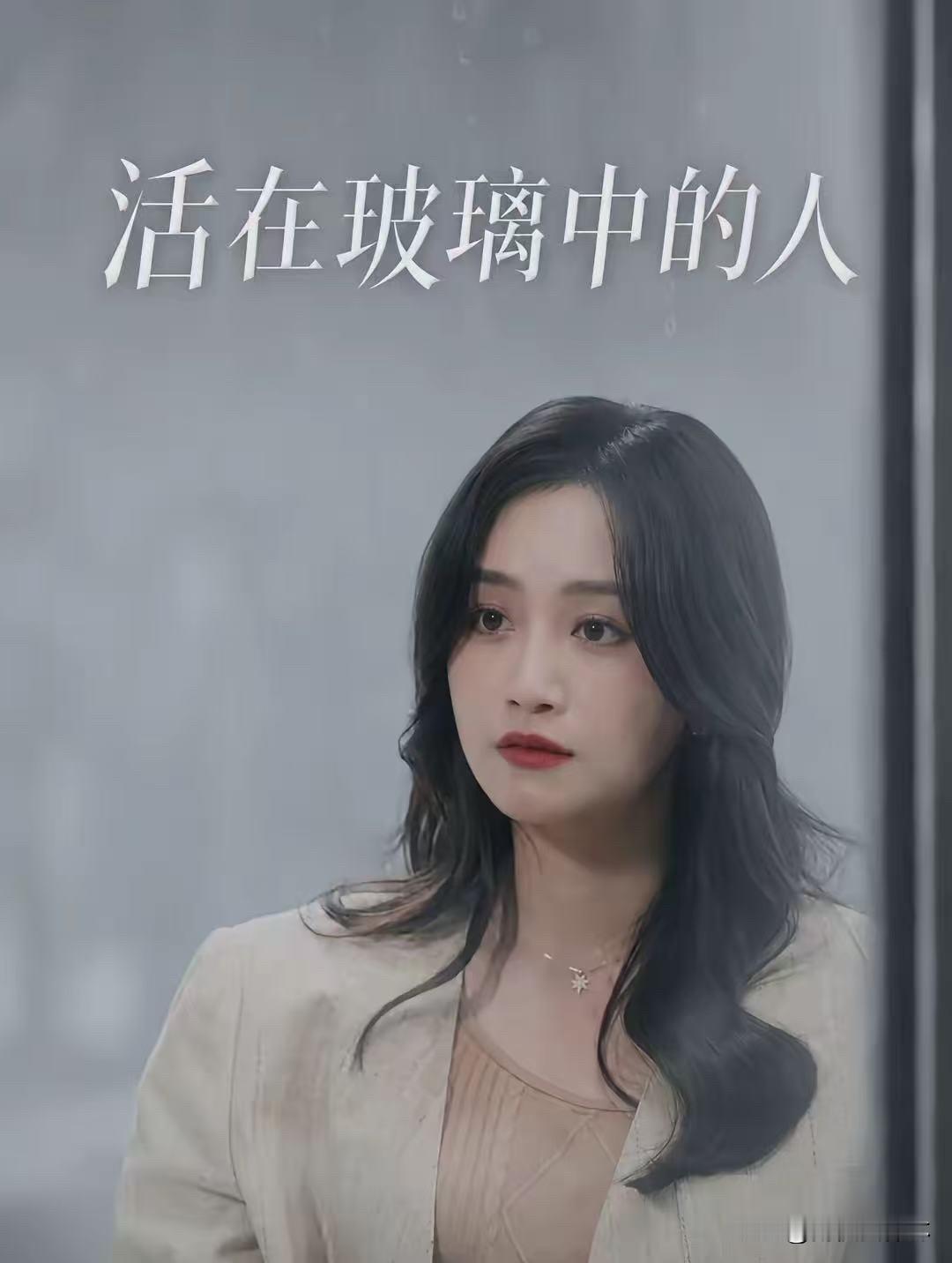 同是接受易立竞的采访，一个被夸真诚到让人心疼，一个被骂"每个字都认识就是不知