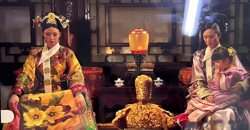 蒋欣不是来搞笑的吧！华妃的一丈红已经是网络梗，如今越看越有意思，这跑腿上炕，也