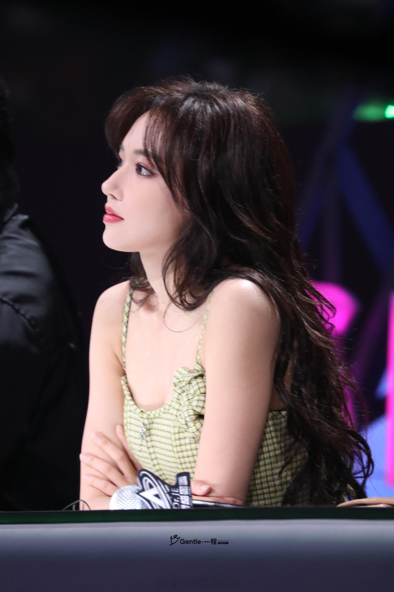 程潇的名品侧颜
