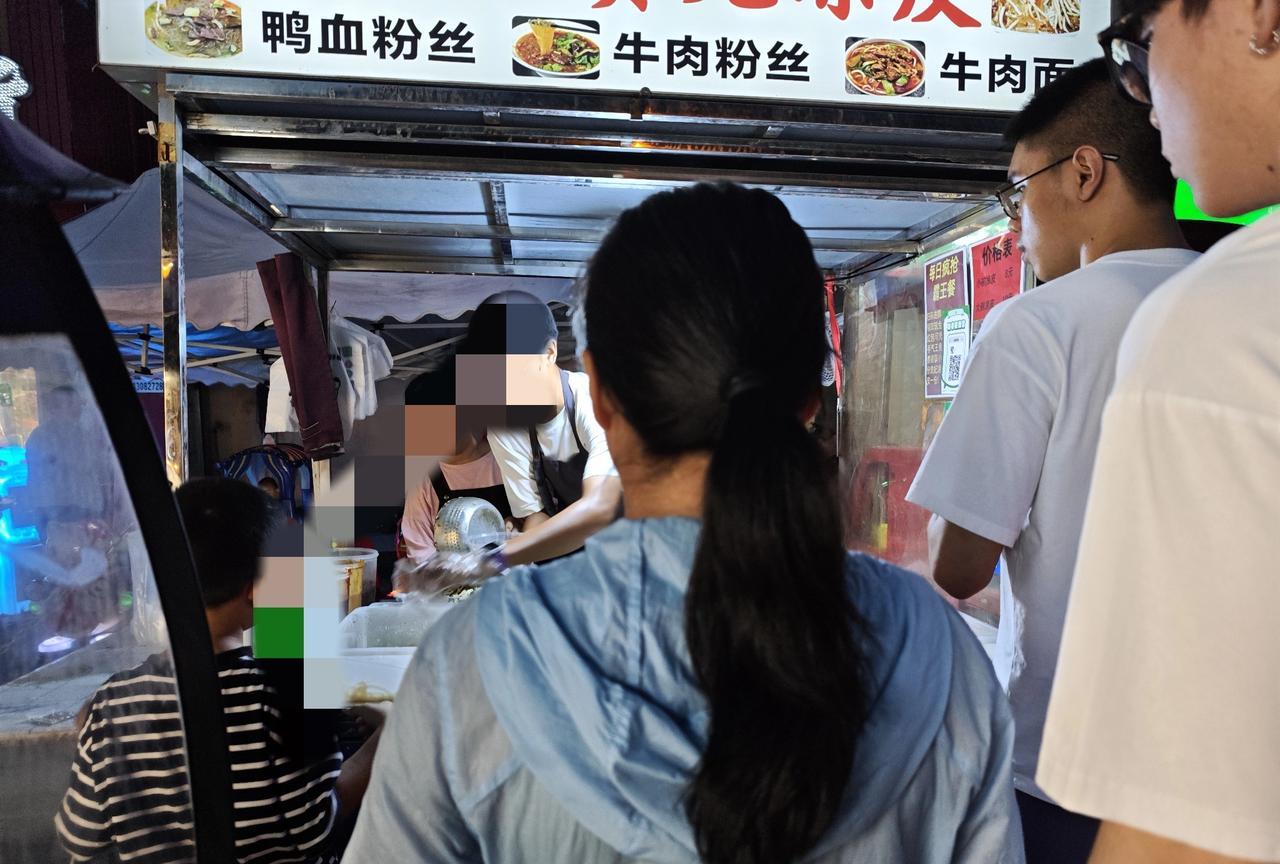 父亲的堂姐留下40万后就去世了。这事又一次狠狠地打击了我母亲。昨天，她打电话给