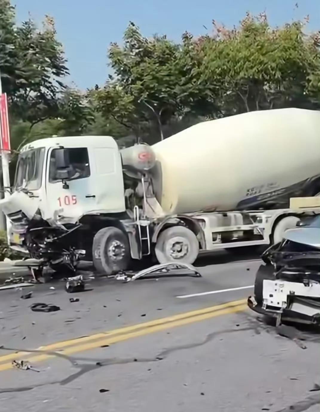 前有理想i8撞乘龙，后有理想i6撞商砼！实话实说，理想i6这个真实的碰撞成绩相