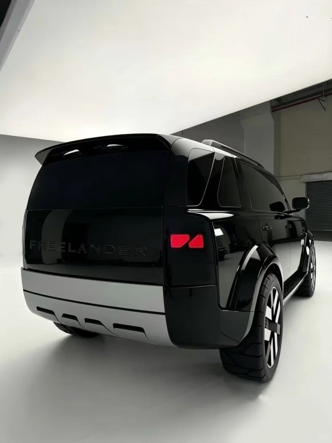 如果FREELANDER量产车长这样就真不错，比概念车顺眼多了。