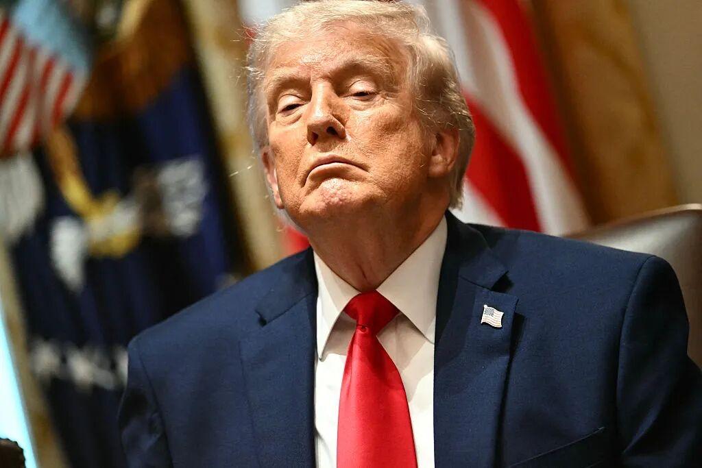 距离美国中期选举日还有五个多月之际，特朗普与共和党控制的国会正进入关键几周，但白