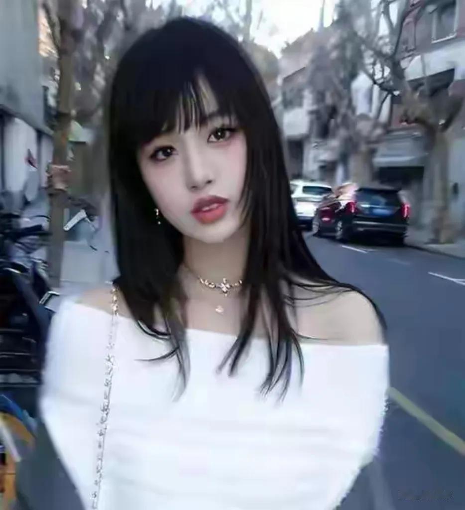 2025年11月25日，汪峰大女儿小苹果迎来20岁生日，她晒出与男友的甜蜜合影官