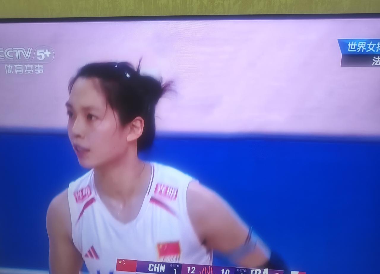 中国女排零封法国女排，完美复仇，队员们发挥的都非常出色，具体表现评分如下：庄宇