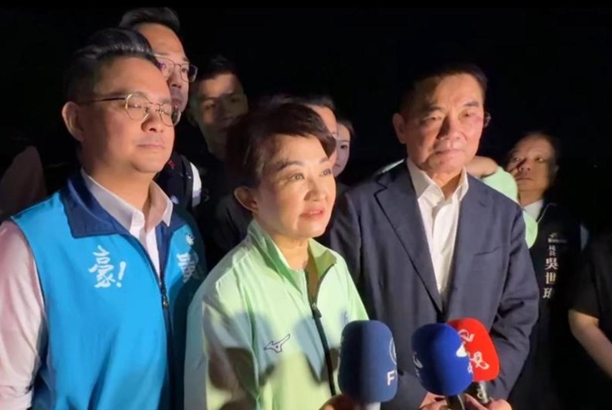 卢秀燕连夜夸赞：郑丽文访陆圆满、成功！自从郑丽文访陆以来，卢秀燕的风格可谓大变