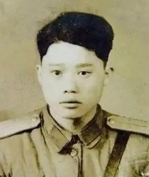 1951年1月28日，志愿军战士潘天炎因为生理需要去附近的草丛解决，却意外发现阵