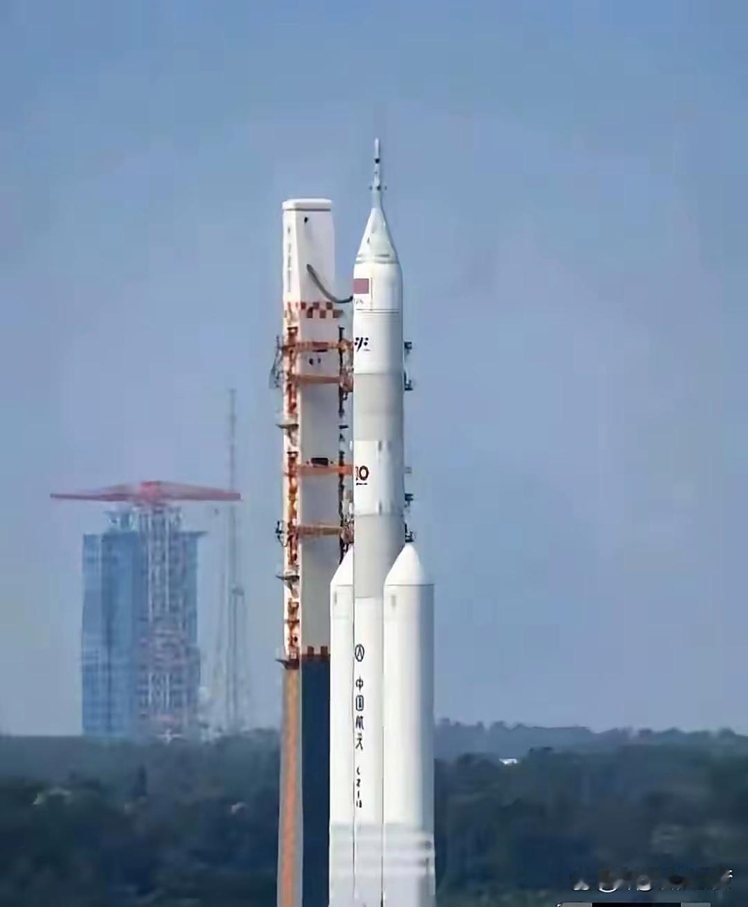 火箭没上天，飞船却先跑了，海上捞火箭到底图啥。2月11号上午11点，文昌那边升