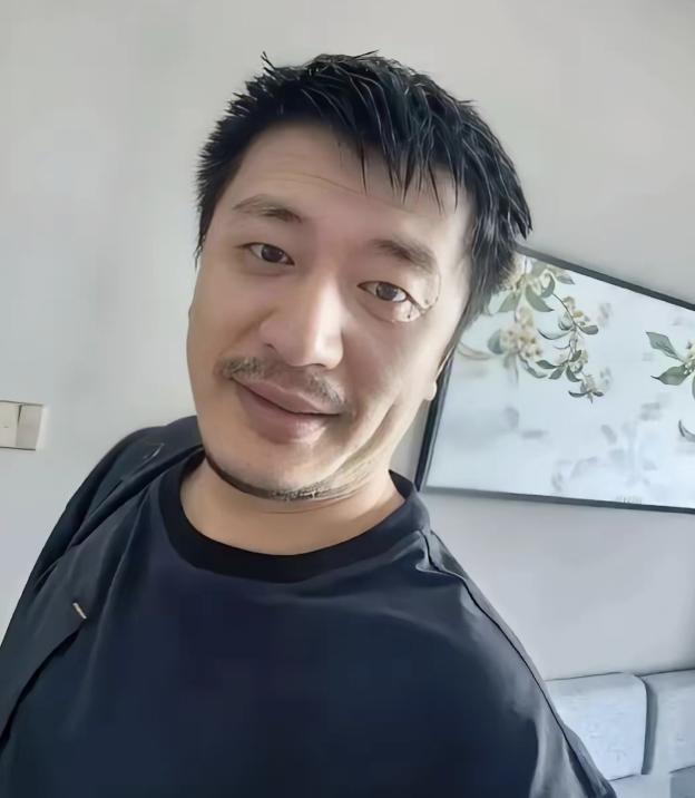 张雪峰去世后，查了张雪峰多年捐款，看完沉默了。给郑大每年50万捐6年共