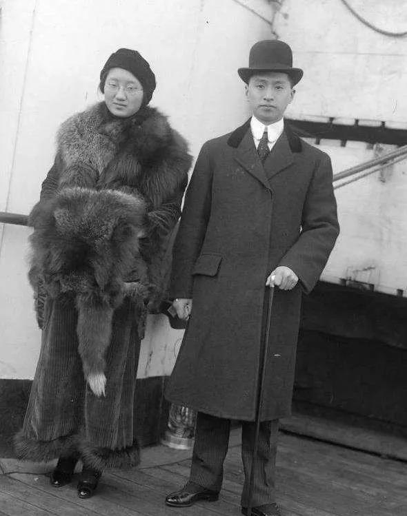 1908年，外交天才顾维钧被骗回国与张润娥完婚，而他却在母亲房中躲了两晚，没想到