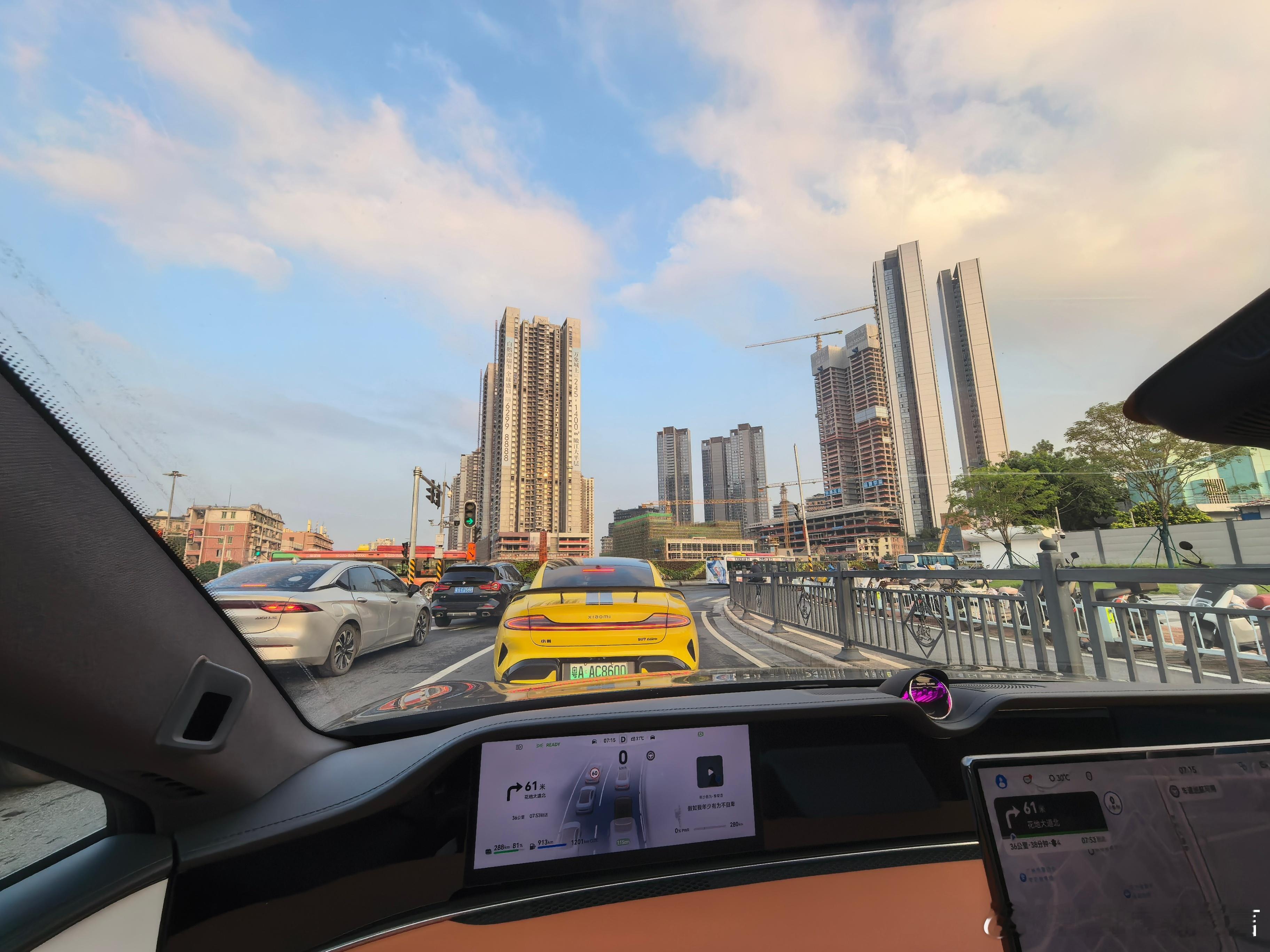 享界享界s9t早班机开车去机场，虽然提车的时候，说这台旅行车像个心情件