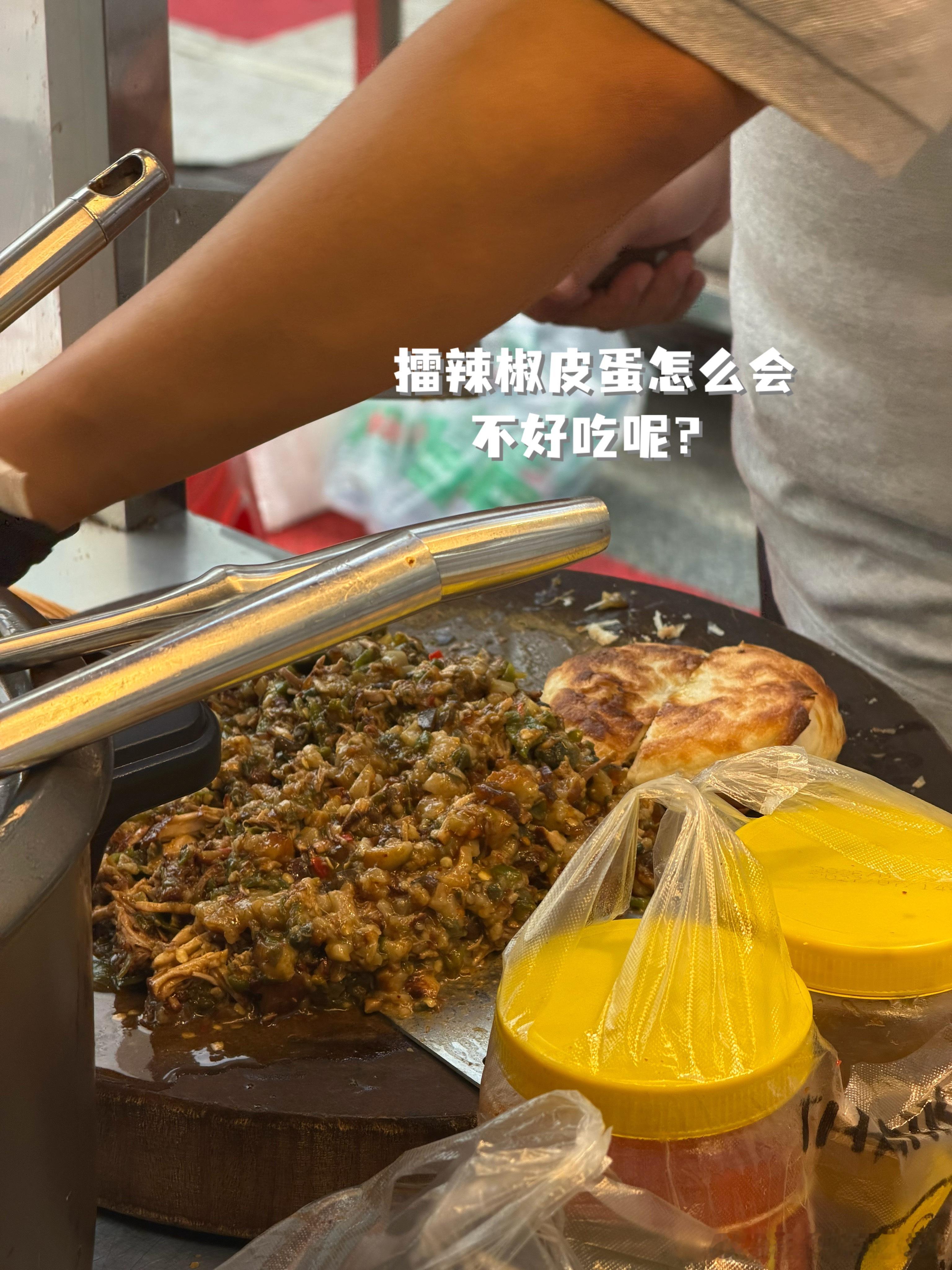 🍜晚餐吃什么上一天班晚餐当然要吃点好的！！☁️常德粉还是韵味，小炒牛肉码子很够