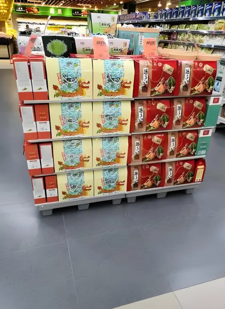 粽子卖不动了，主要原因有三个：1、太贵了，老百姓吃不起，以前五块钱能买三个粽