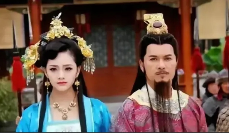 1407年，妻子刚过世，48岁朱棣就给28岁小姨子徐妙锦写信：“嫁给我吧！”徐妙