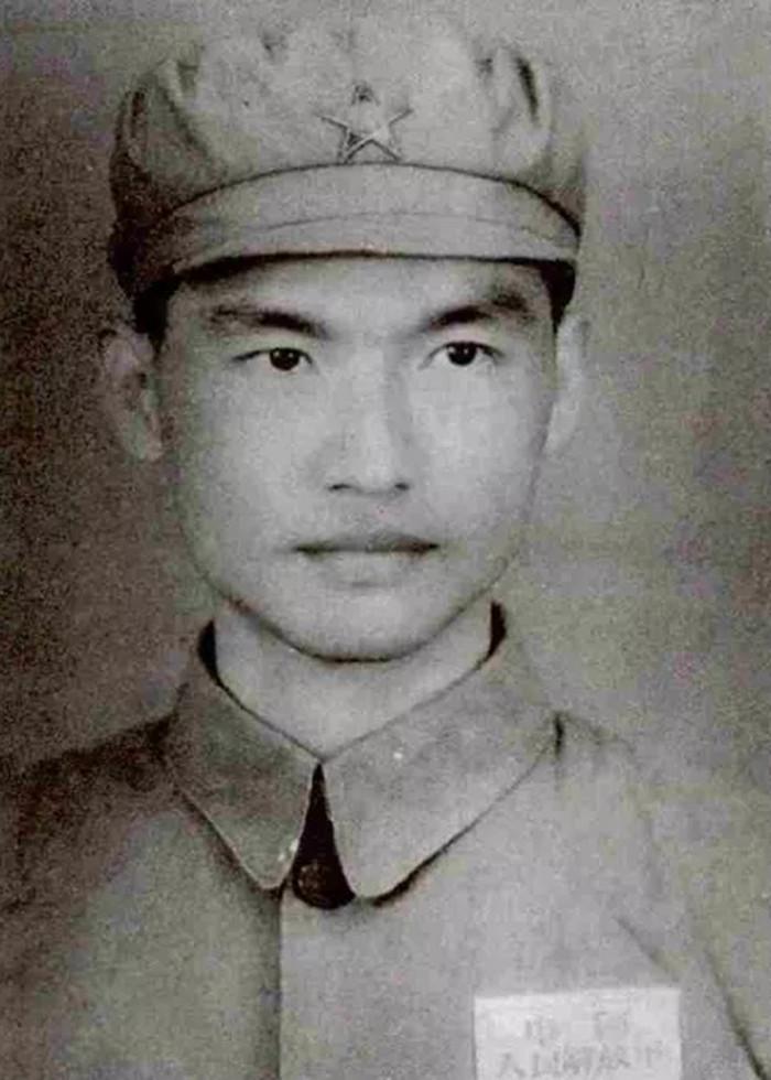 1947年，国军少校被俘，连长正要审问，他却摇头表示：同志，你级别太低，只需上报