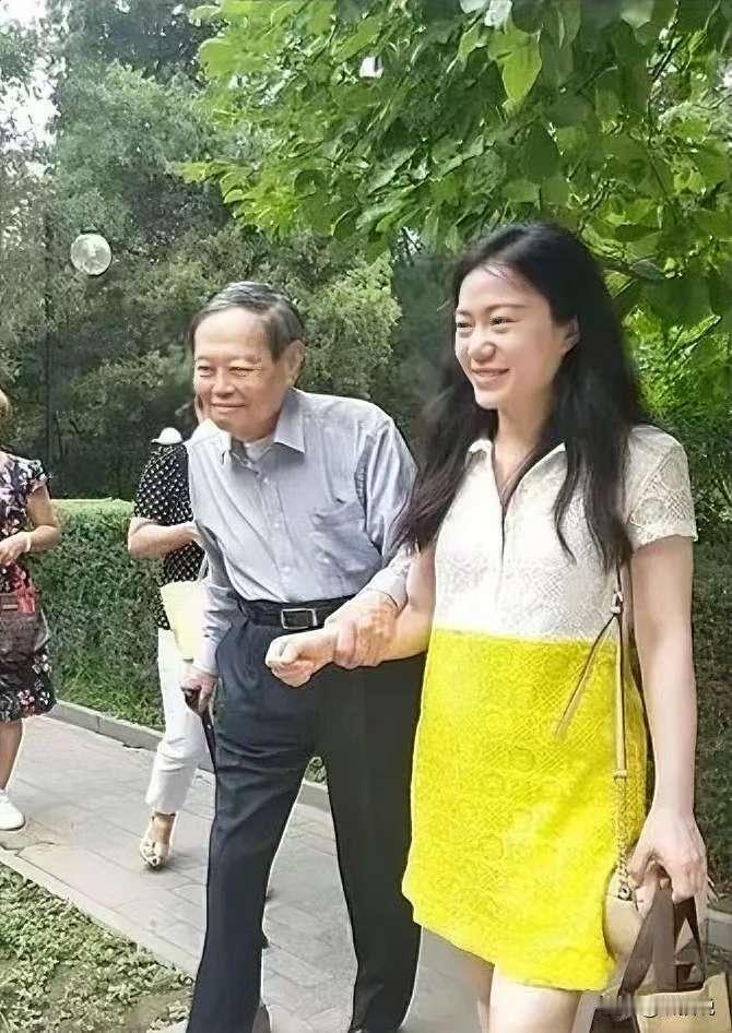 翁帆icon结婚二十一年没家暴没受气不用看孩子都以为她会嫁了人就躺平，可她却