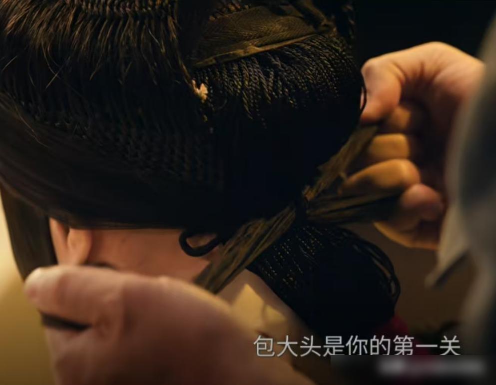 劝你千万别同情刘浩存。拍《主角》勒头那场戏我最近刷到好多讨论，有人说都202