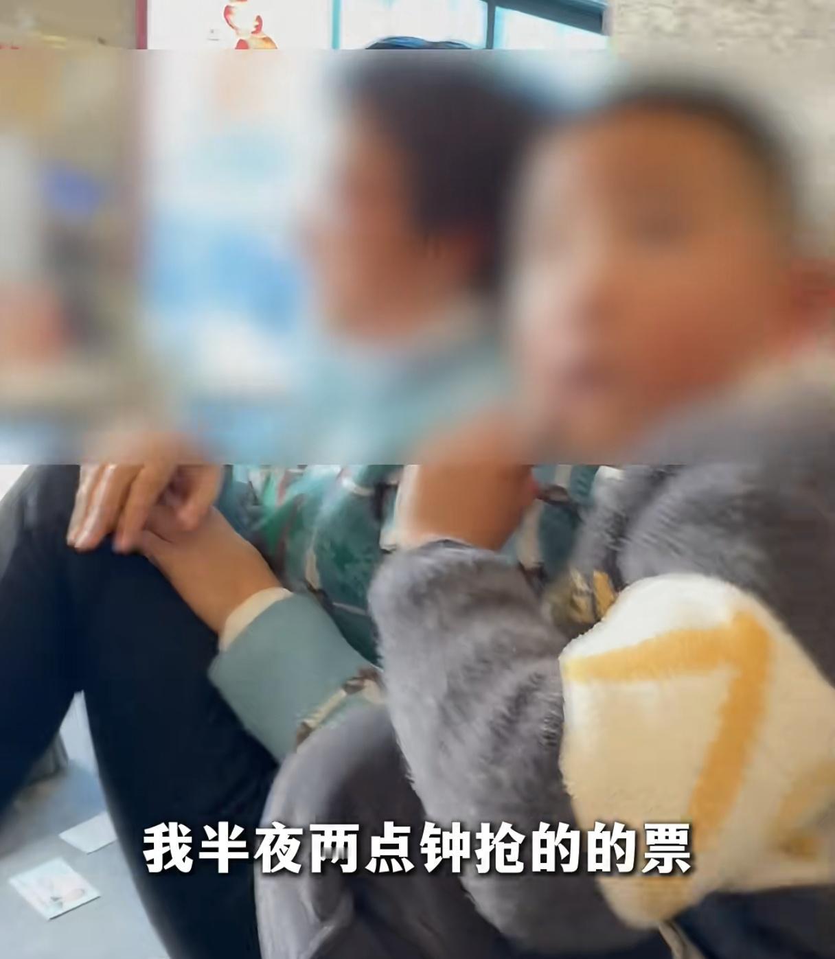 太欺负人了！火车站站台一个女人因为差5分钟没赶上火车而崩溃大哭！她半夜两点抢