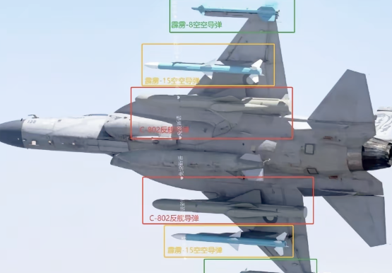 巴基斯坦方面公布了一张装备齐全的JF-17战斗机图片。其中与歼-20弹仓中相同的