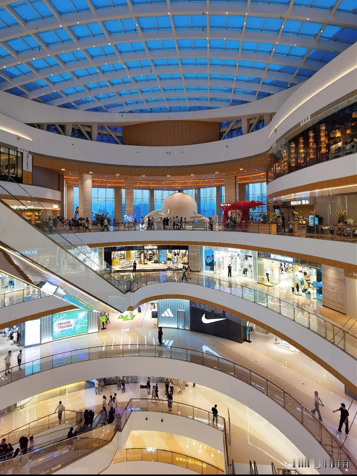 商场空一半、永辉巨亏281亿，别再甩锅电商了！这分明是自己把路走死了。国