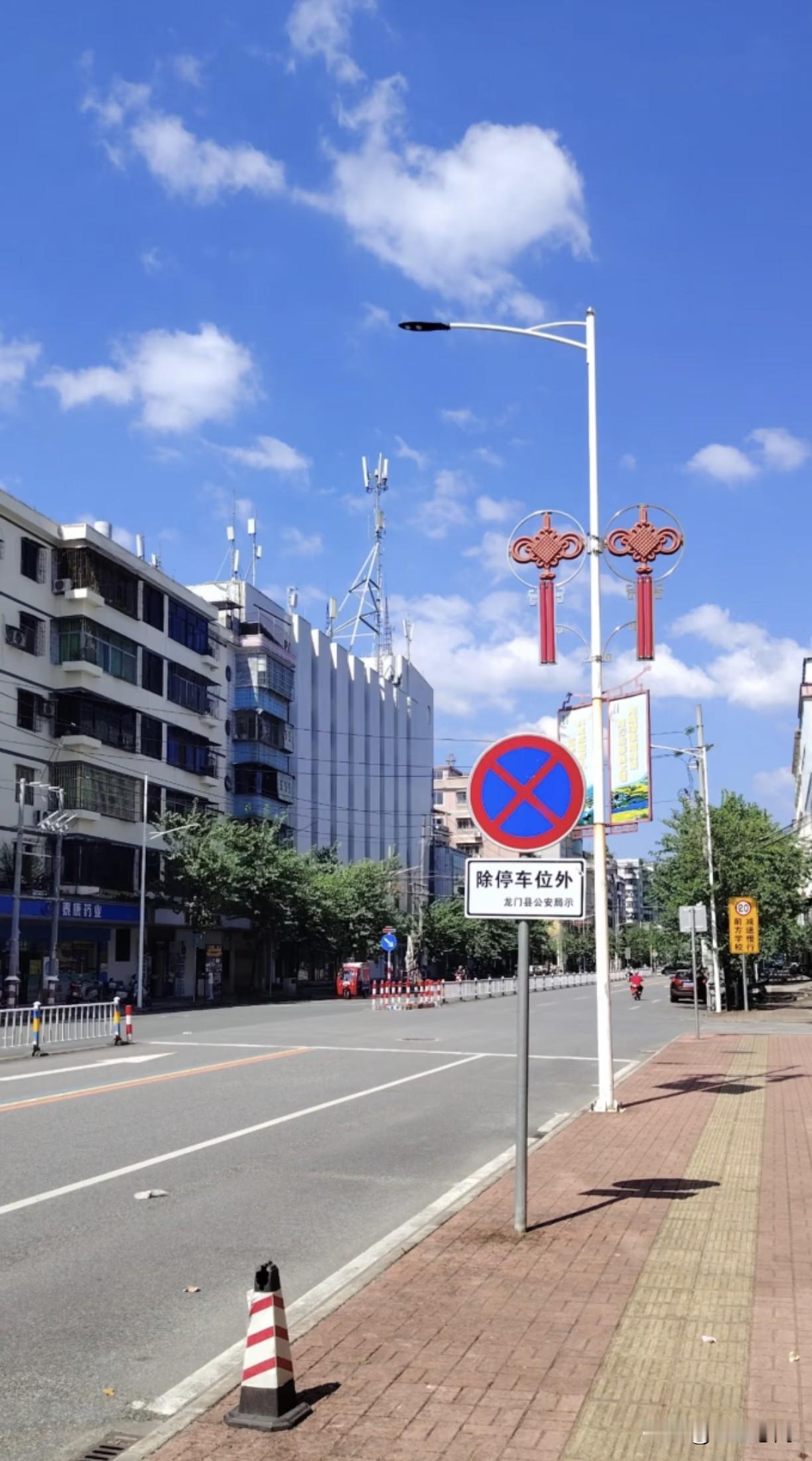 河南周口，发生了一件让人看完心里堵得慌、又无比讽刺的真事。本地有家普通工厂