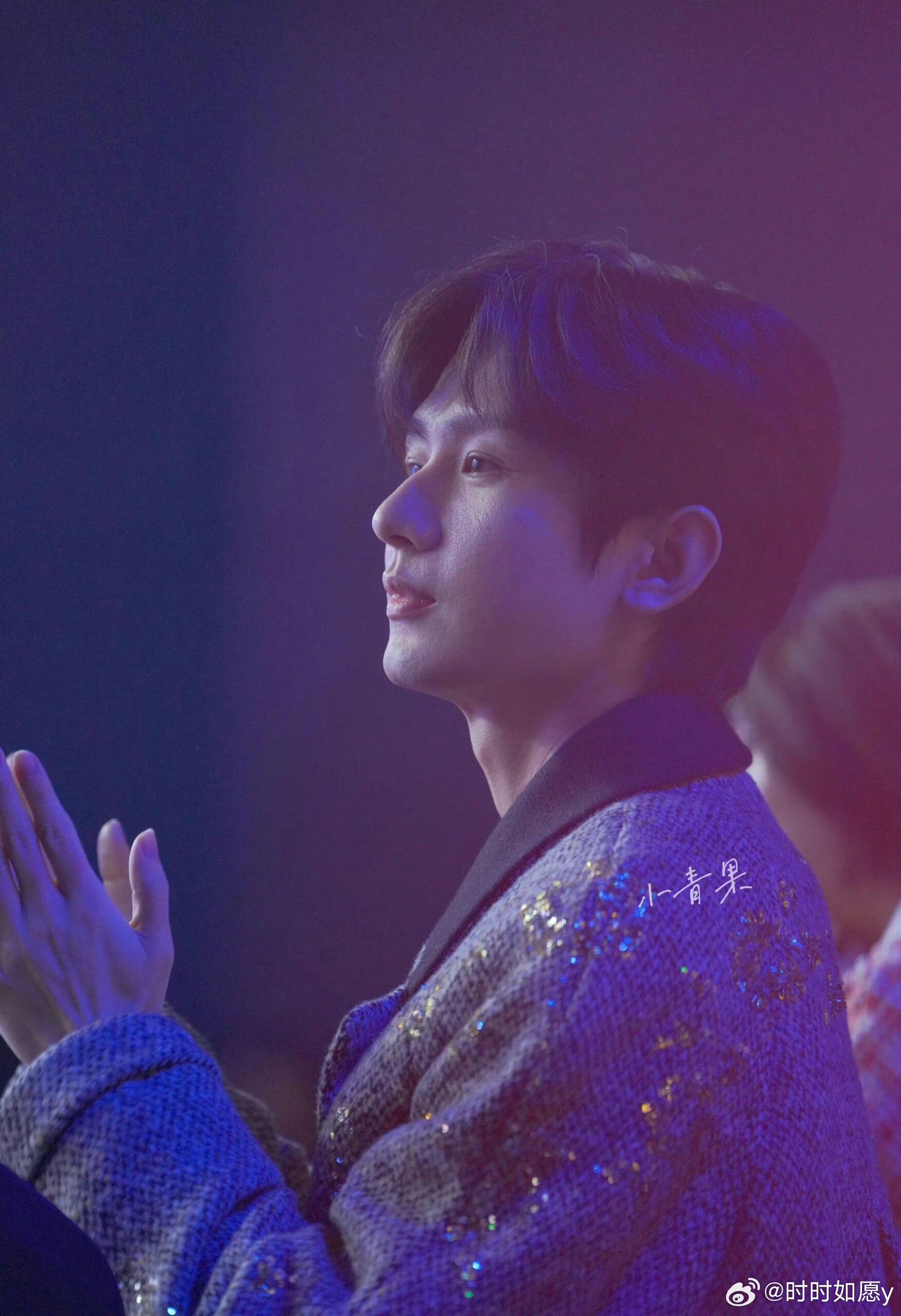 成毅两京十五日cy成毅朱瞻基晨光如未拆的信笺，露珠是昨夜未干的宿墨。清风展卷，万