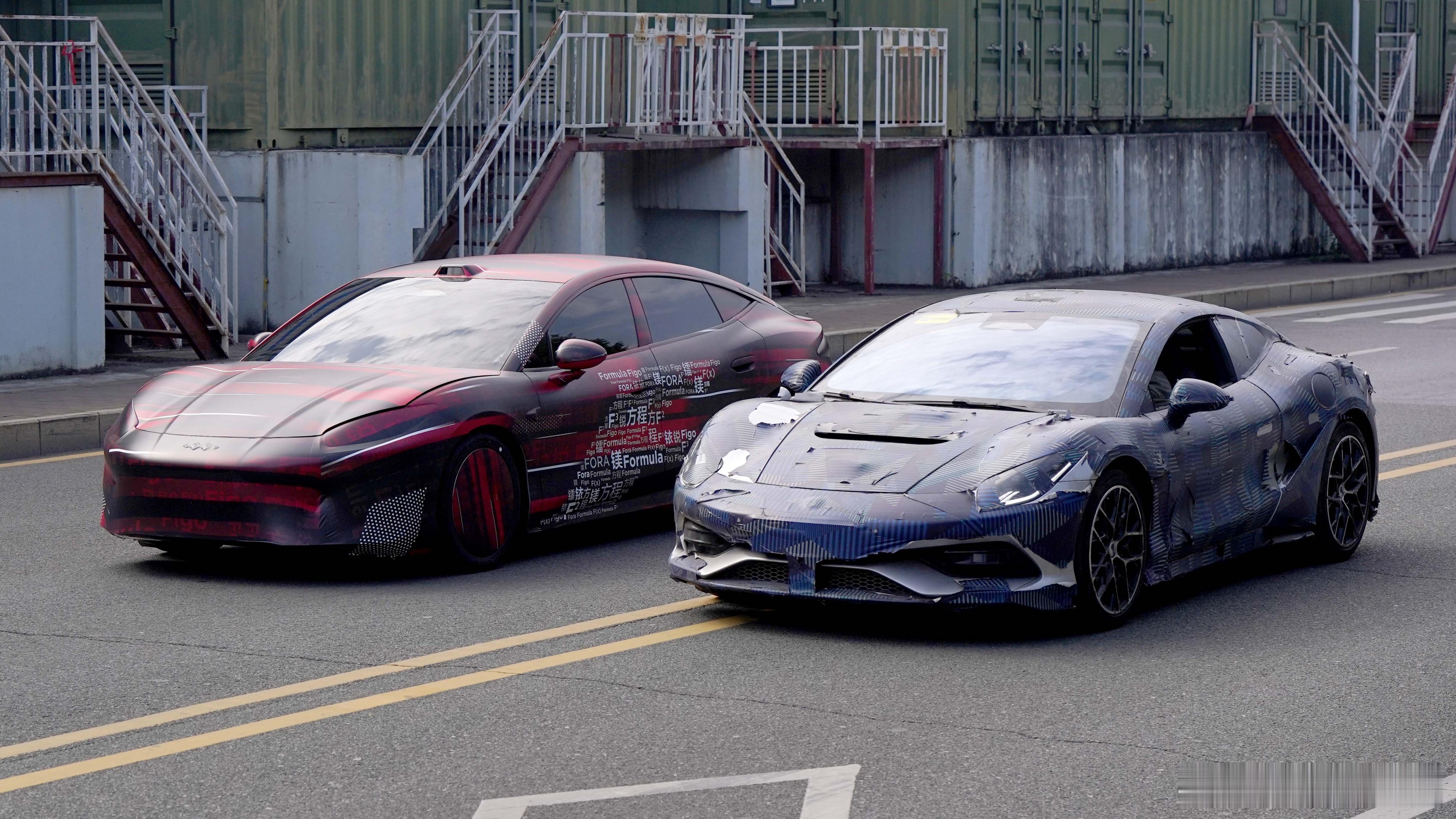 方程豹首款轿车或共享腾势Z技术近日，方程豹首款轿车与腾势全新跑车腾势Z一同曝光