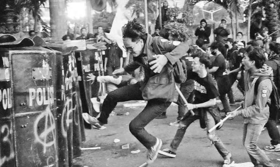 印尼人终于想明白了。印尼“30年一轮回”，以前两次出问题，首先就把气出在华人身上