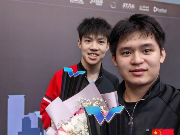 1月24日，林诗栋更新比赛动态，并配文“解锁新的冠军，搭档小黄”。林诗栋发了