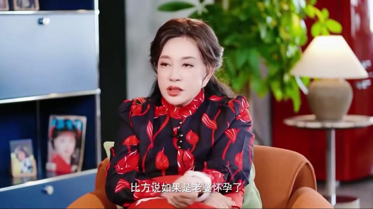 刘晓庆说，她能理解男人在女性怀孕期间出轨！不愧是庆奶！最近刘晓庆和储殷教授、