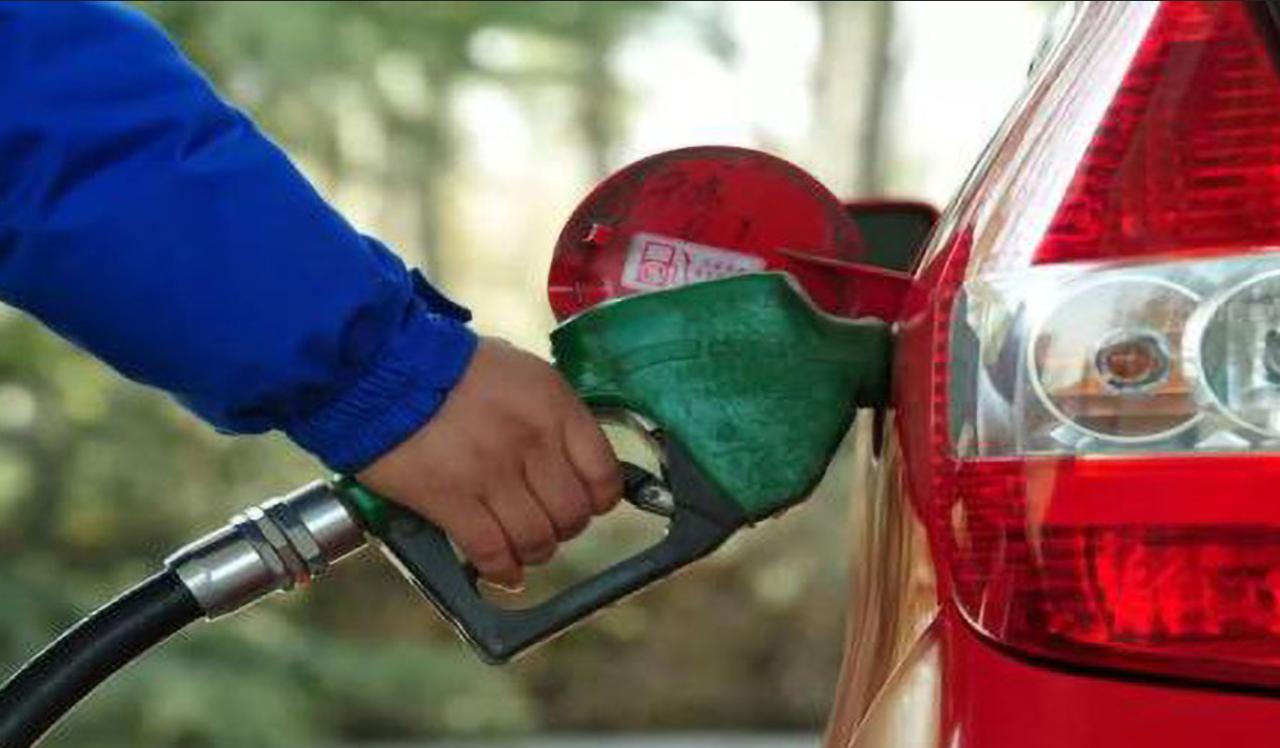 我后悔了！花30万买电车，修理厂师傅一句话让我想砸车同事最近说了句话，我整个