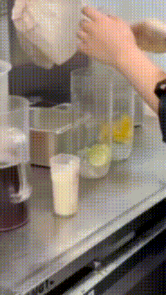 2026刚开年霸王茶姬运营部天都塌了！论年轻人能在工作中闯多大的祸，霸王茶姬小