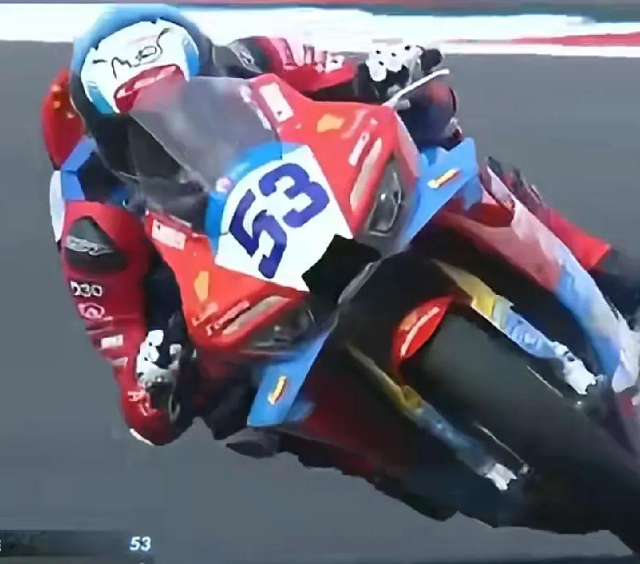 张雪机车在荷兰站的两场正赛虽然表现不算很好，一次第四，一次第七，排位赛还可以，得