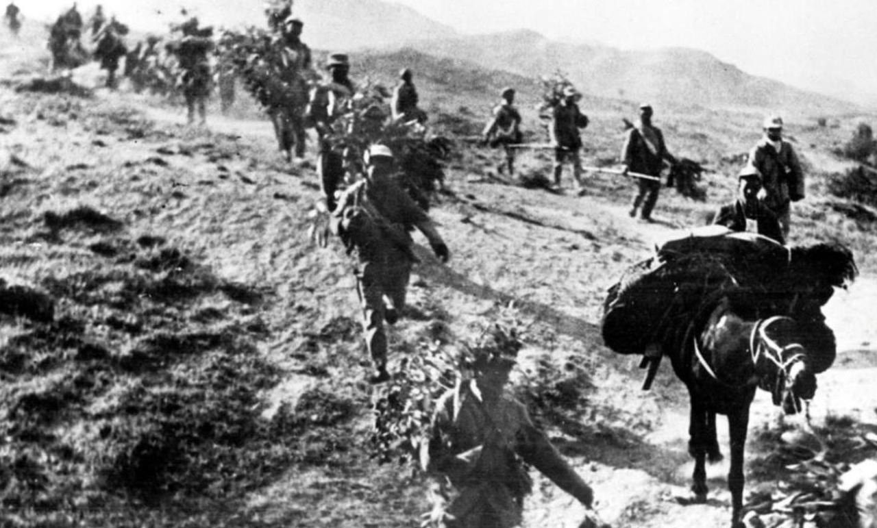 1947年夏，国民党整编第74师被围孟良崮，紧急向外求援。接到求援电后，敌司令顾