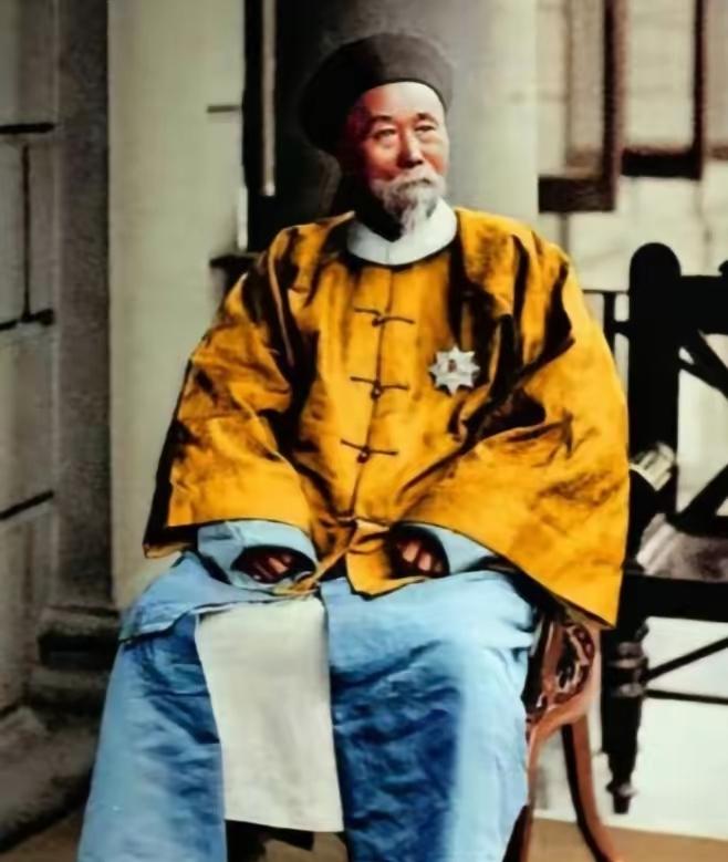 1896年，李鸿章大摇大摆地跑到美国，想要给美国人瞧一瞧他的中国风。他特意穿上了