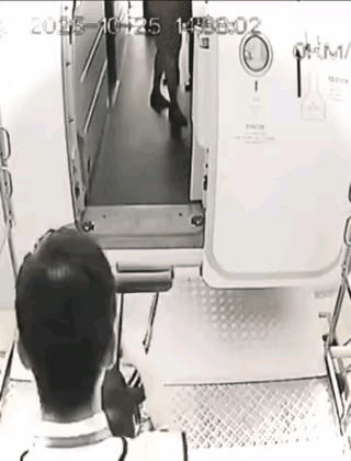 郑智化估计今晚要睡不着了，不是因为担心没商演，也不是因为没钱花，而是因为他