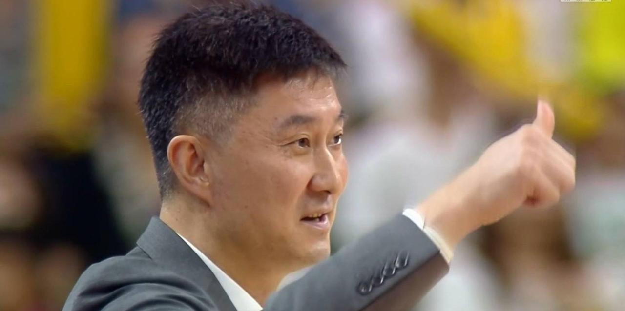 CBA季后赛8进4，京粤大战，从纸面实力上来看，外界多数人预测广东队进不了4强，