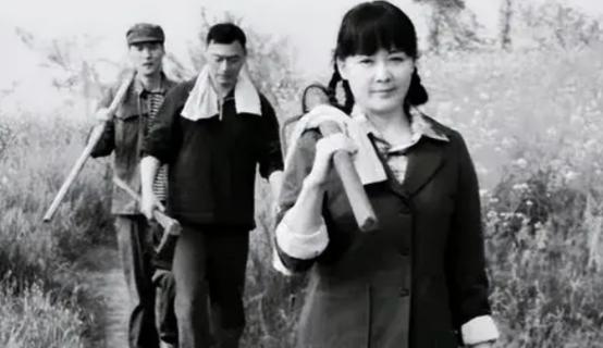 1977年，安徽女知青于文娟，返城前夜把自己给了农村小伙：“你对我的好，我无以为