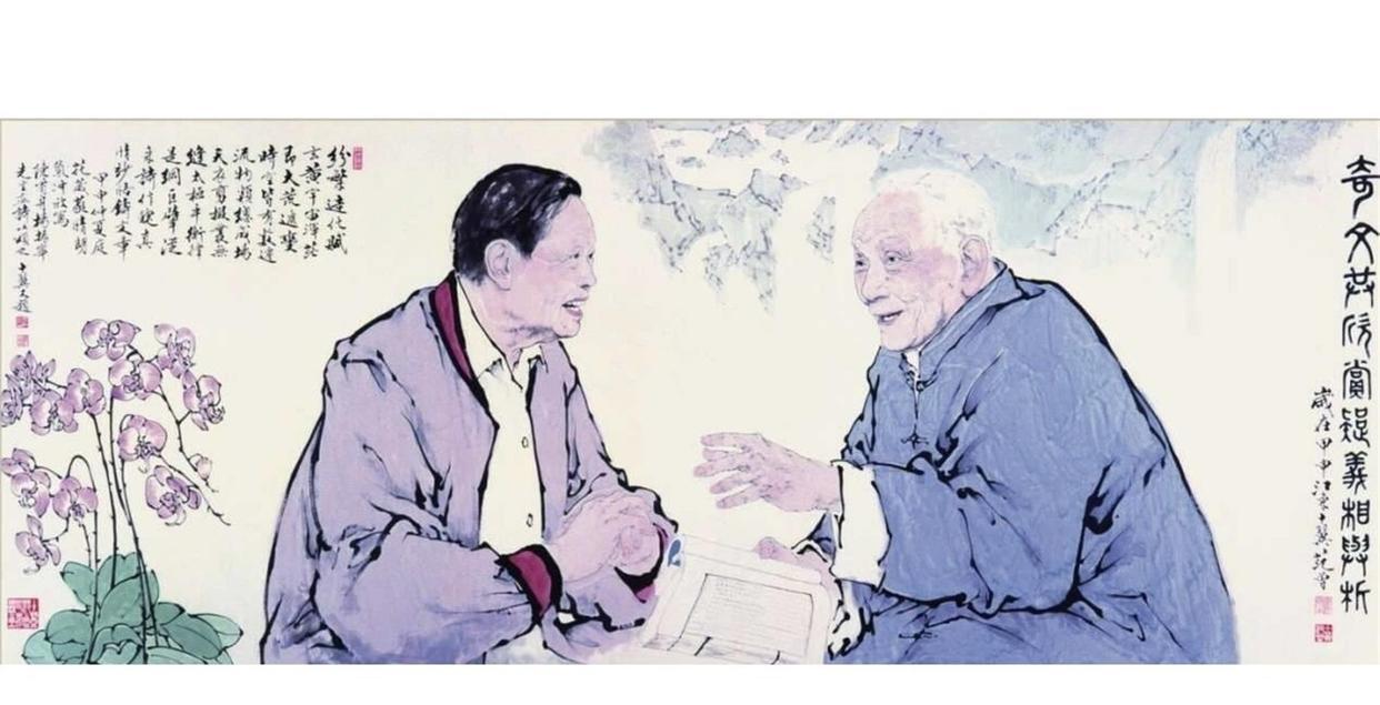 2004年7月，范曾在自己偌大的画室里提笔作画，画中的两位人物可不简单，一位是大
