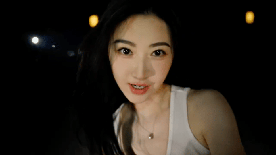 景甜女友视角氛围感谁被景甜这段女友视角戳中了？软乎乎的神态配上灵动的眼神，说“