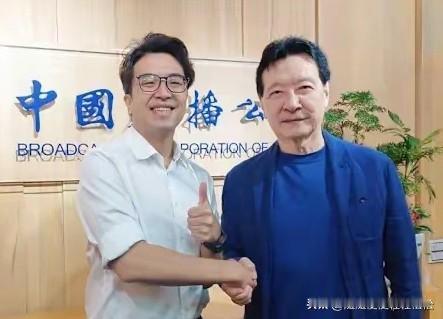 一周之内三度帮绿营造势。10月14日，国民党籍媒体人赵少康在TVBS再度访问沈伯