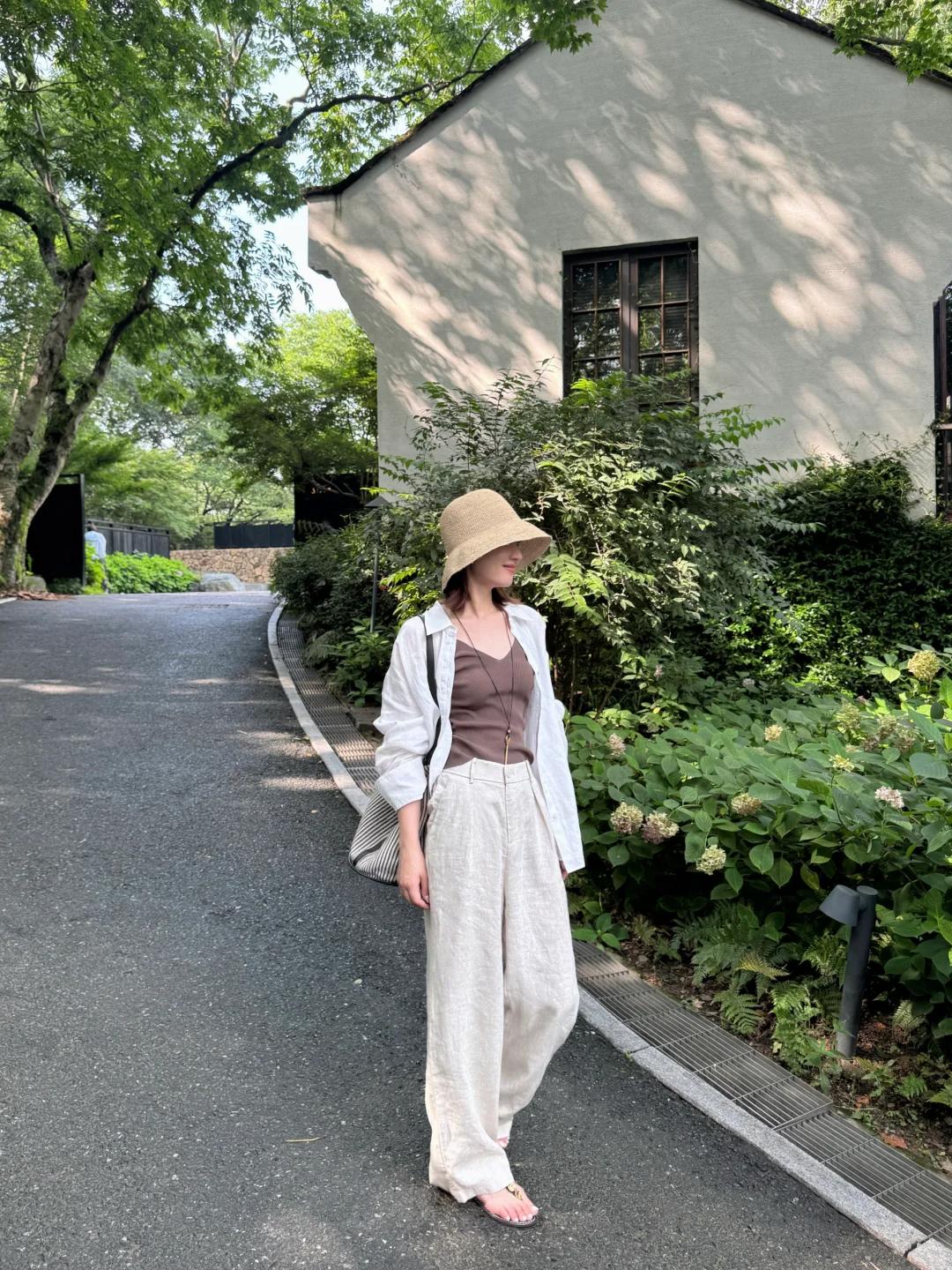 初夏续命穿搭｜棉麻才是氛围感天花板终于盼到可以穿棉麻的季节啦！自带松弛滤镜的