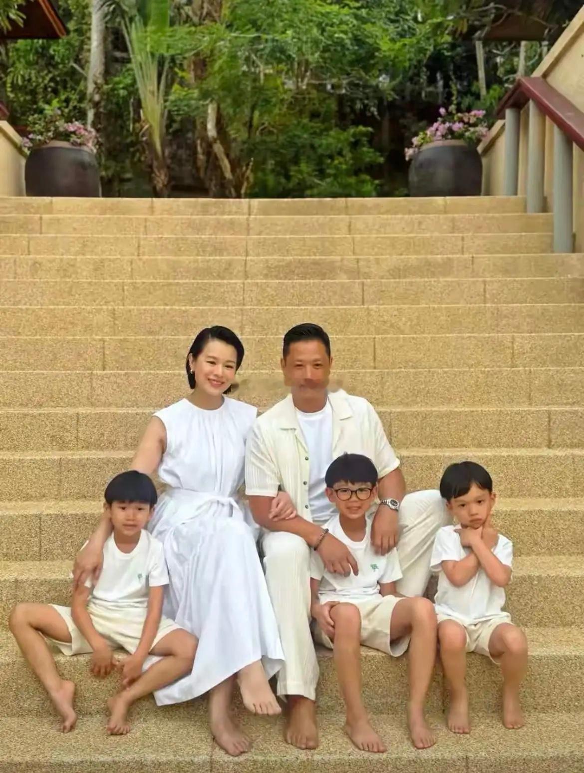 香港的豪门媳妇太卷了。1.胡杏儿：3个儿子2.郭晶晶：1儿2女3.陈凯琳：3个儿