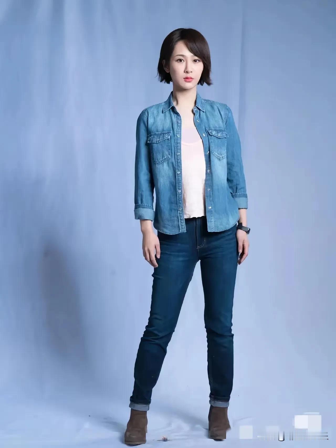 可否允许我说句实话？[汗]杨紫的五官还算甜美可爱，但身材真的不够出众，看着