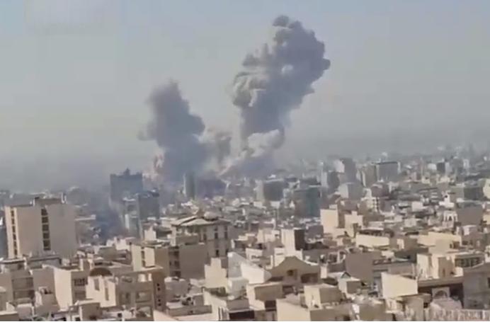 伊朗转机来了！560人惨死，特朗普捂不住，关键时刻三盟友全反水 2月28日，