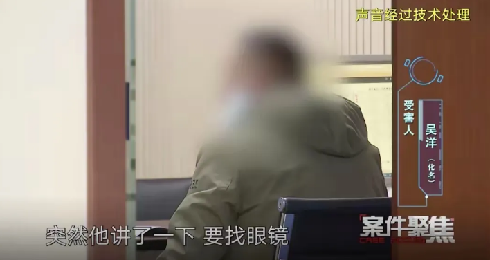 上海，一男子夜班提前4小时收工回家，发现本应上晚班的妻子，电动车停在门口，家里还