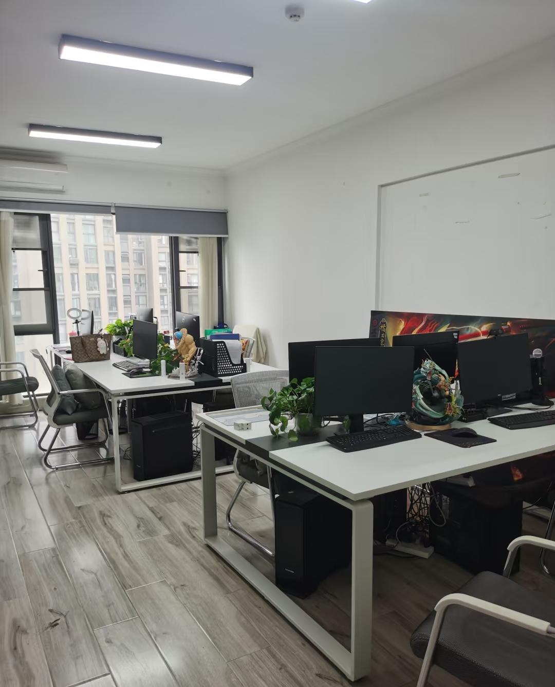 现厂里生意不好做，老板说要优化一些人，厂里才500人不到，准备优化200人先，老