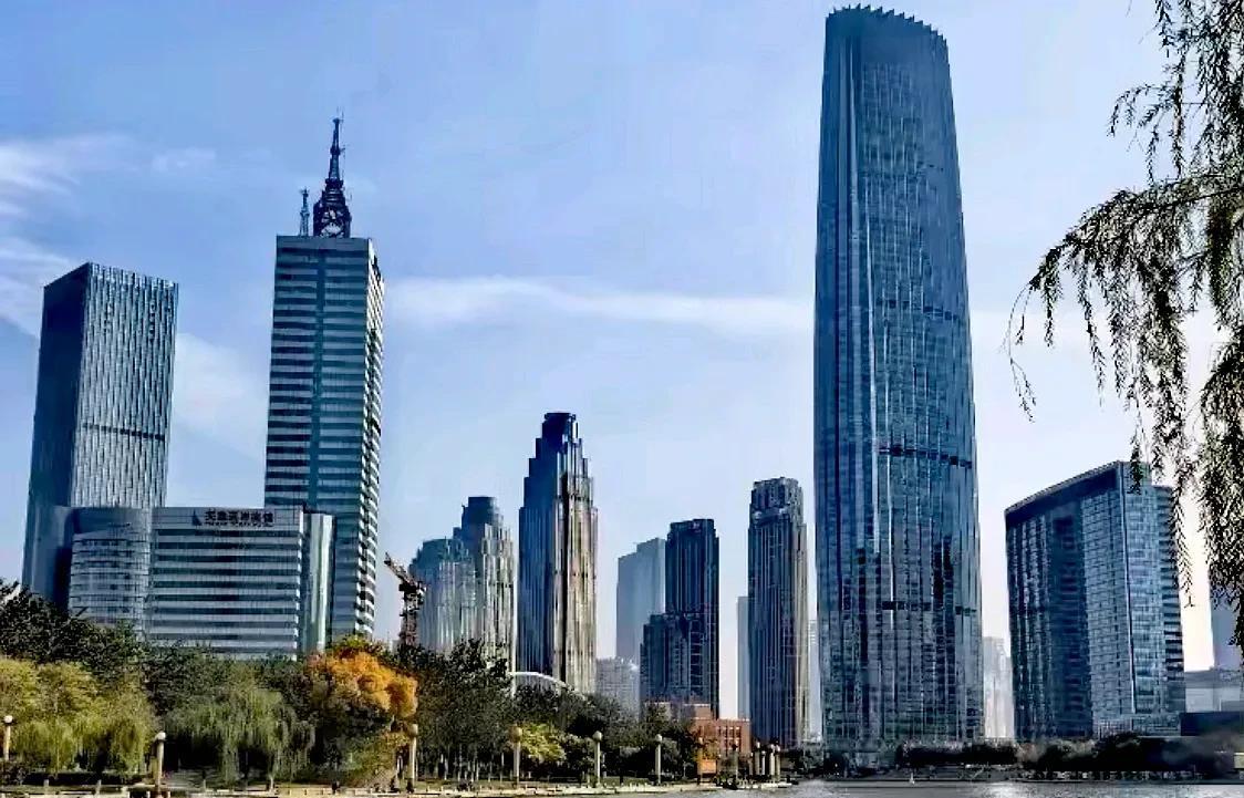 老一辈的人知道，以前是没有北上广的说法的，以前只有京津沪的说法。七，八十年代电视